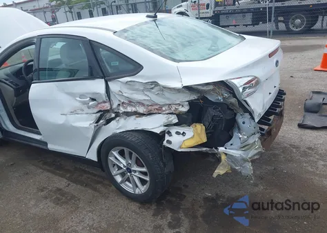 2016 Ford Focus Se z USA, uszkodzony, nr VIN 1FADP3F27GL277833